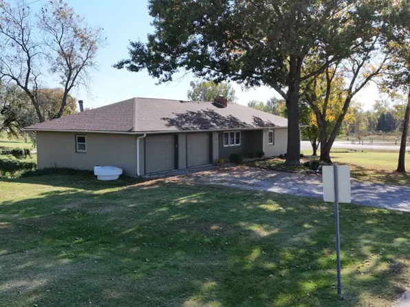 110 N 4th St, New Strawn, KS 66839