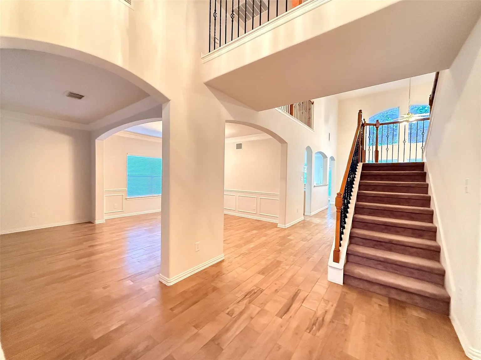 5 bed, 3.5 bath, 3562 sqft, $3,190 — Photo 4