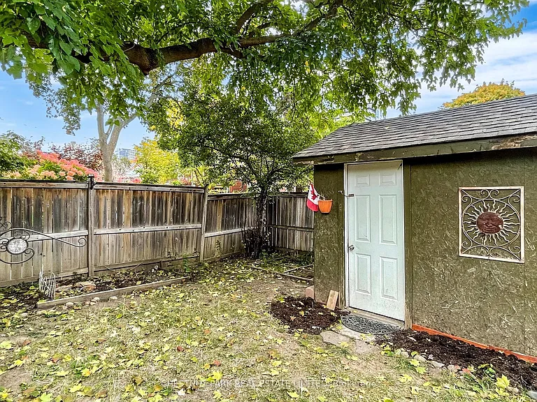 114 Colin Ave — Photo 48