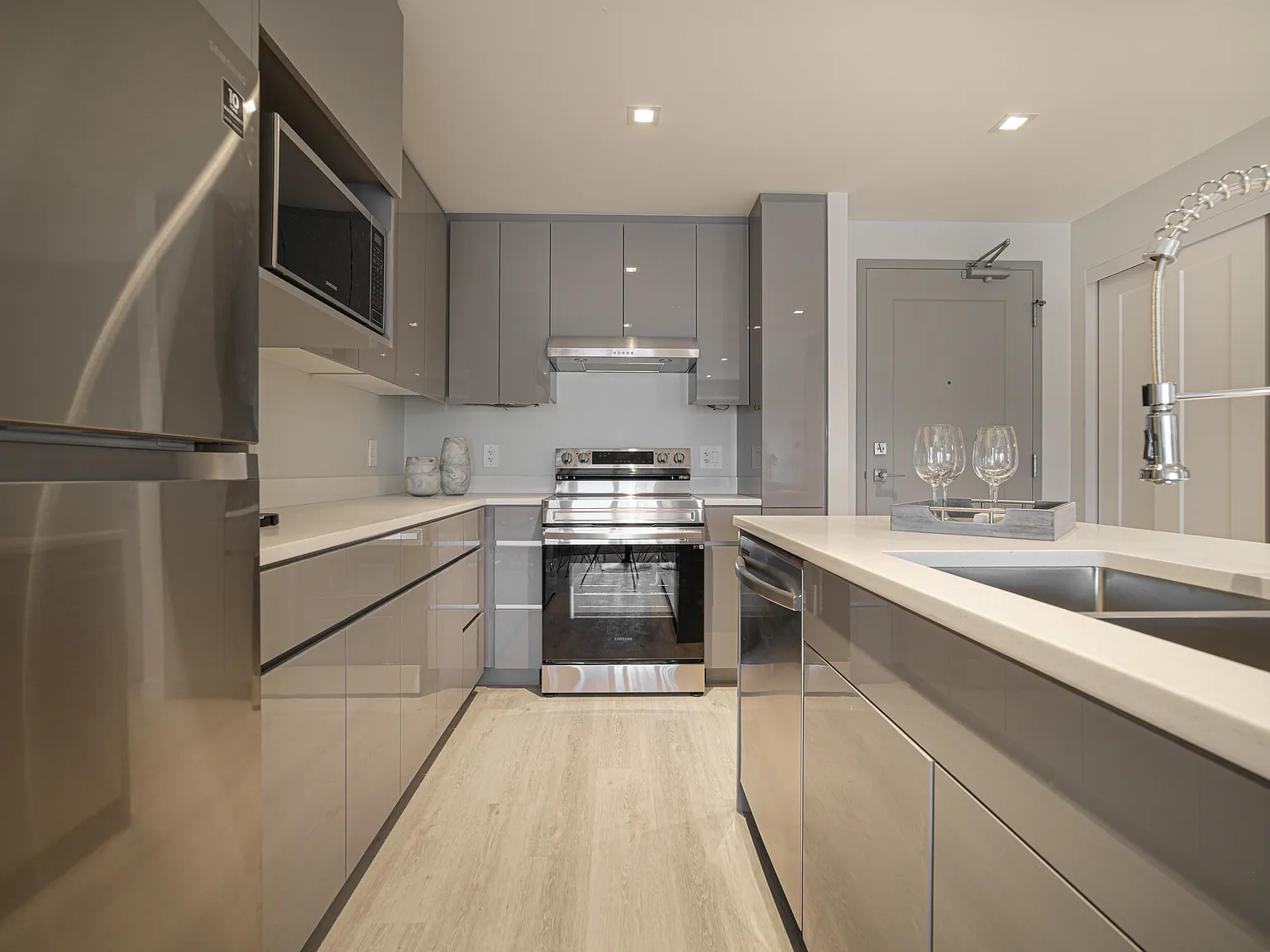 Sachi Apartments — Photo 1