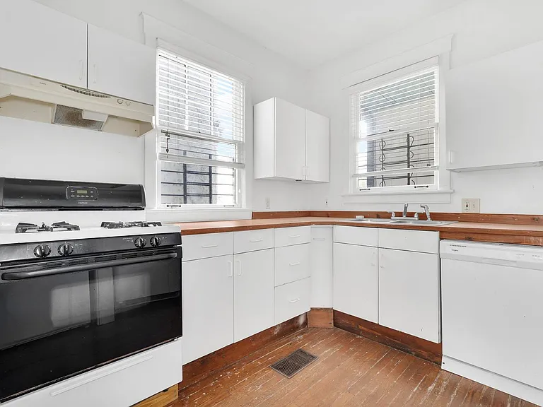 2234 Whitaker St — Photo 17