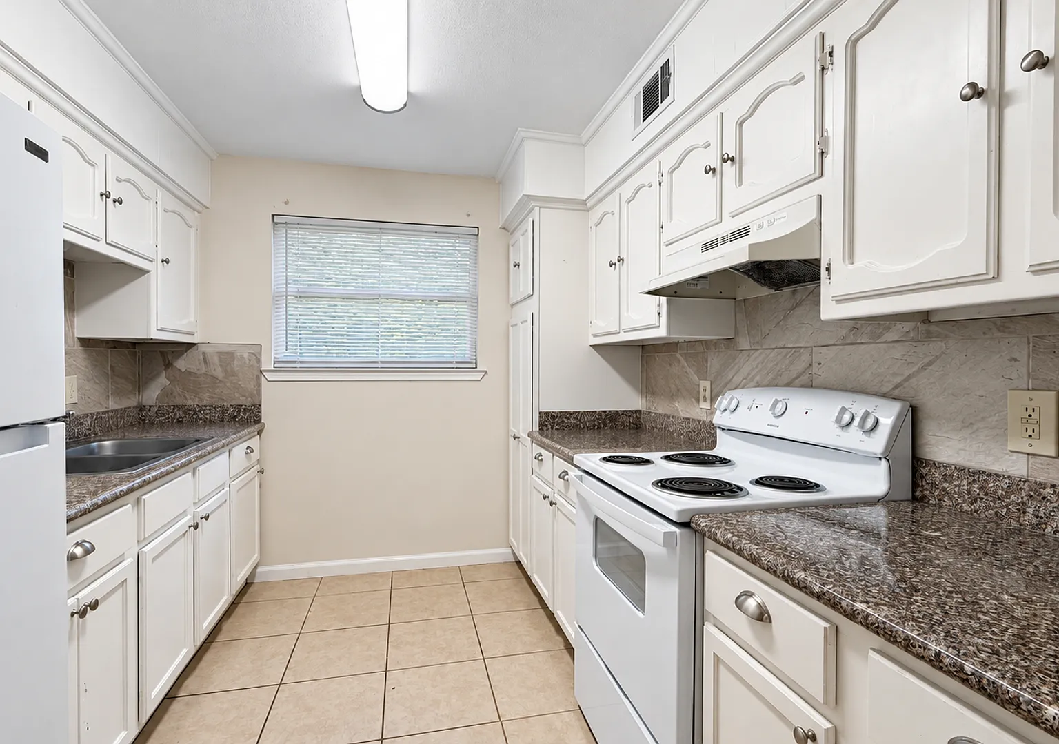 2 Bedroom in Central School District — Photo 2