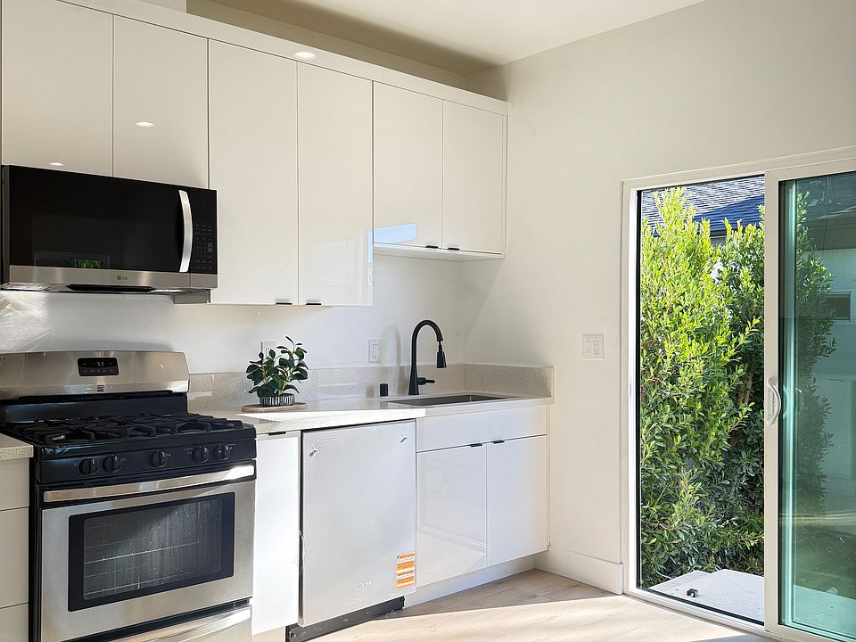 1st image of 7000 Bothwell Rd #1