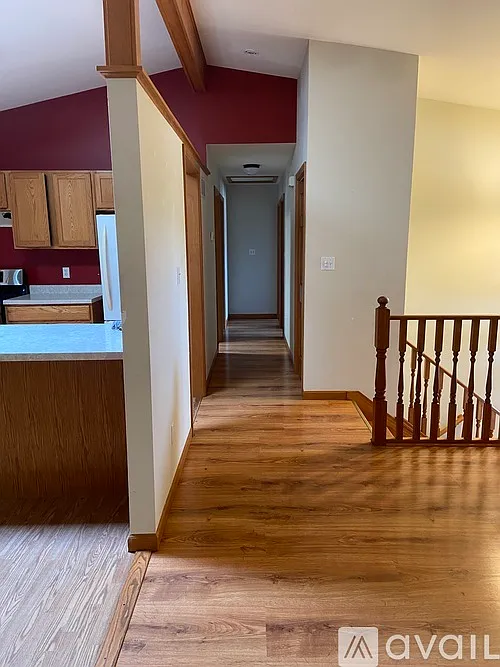 5 bed, 2400 sqft, $3,100 — Photo 4