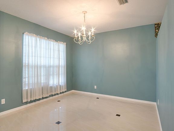 4th image of 4011 Caparosa Cir