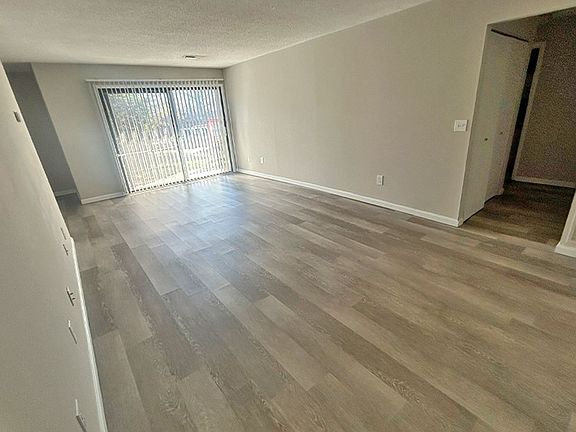 4th image of 1600 Thompson Heights Ave #111