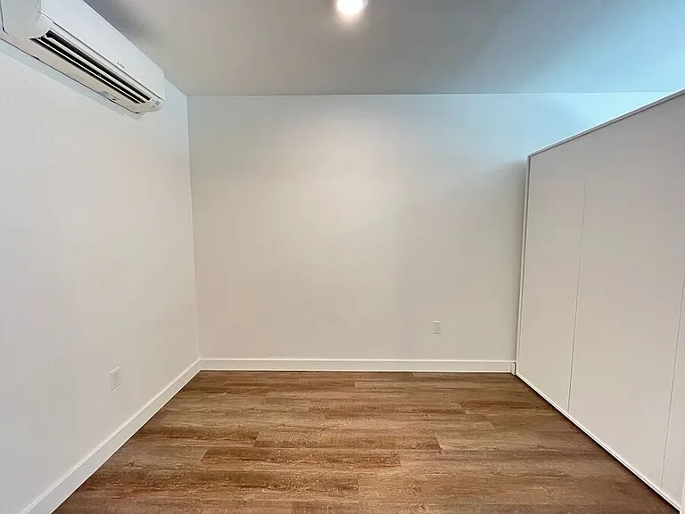 4045 Broadway — Photo 17