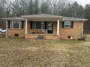83 Crowder Ln, Mc Ewen, TN 37101