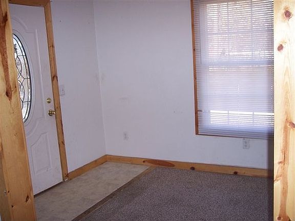 2513 E Ganson Foyer