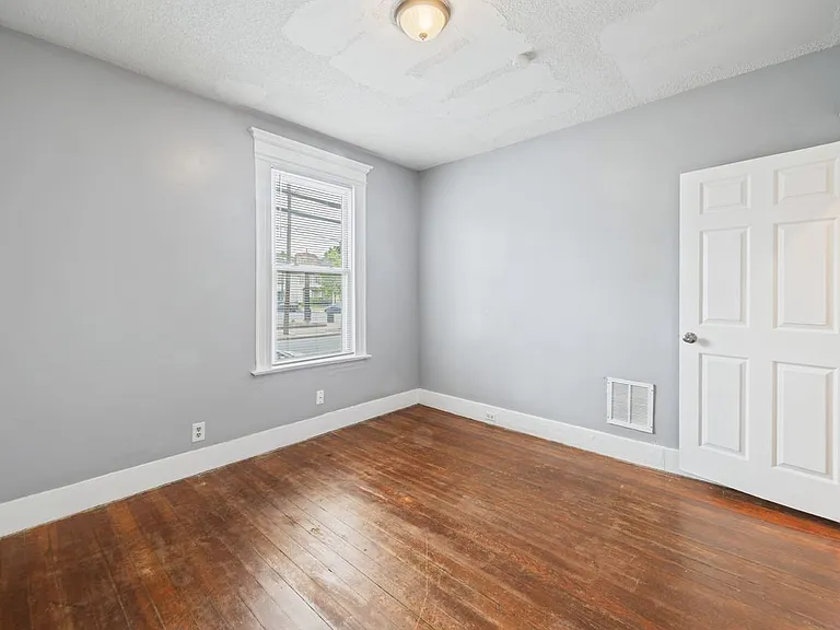 705 Dixwell Ave #1R — Photo 4
