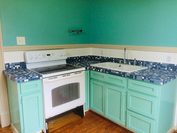 4th image of 3217 Avenue O 1/2