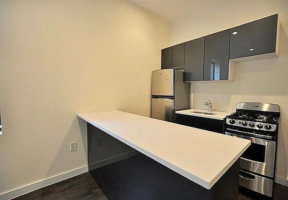 5th image of 183 Mulberry St APT 18