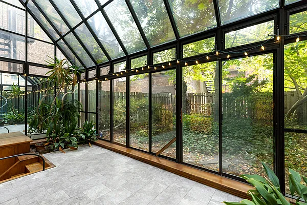 Rented by Compass | media 21