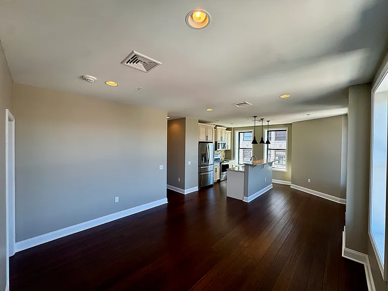11 W Market St #1101 — Photo 4
