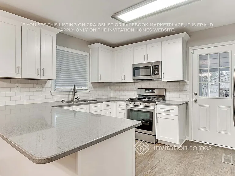 391 Derbyshire Dr — Photo 9