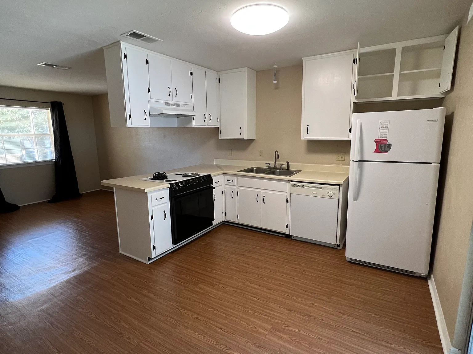 2 bed, 890 sqft, $1,000 — Photo 2