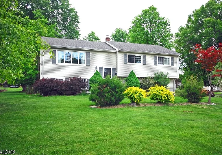 830 E Meadow Dr — Photo 3