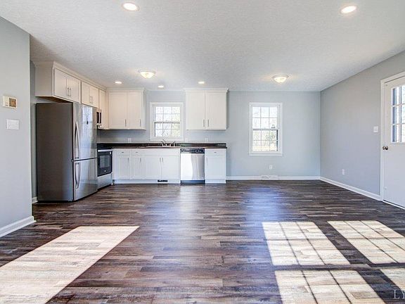 2nd image of 104 Lookout Dr