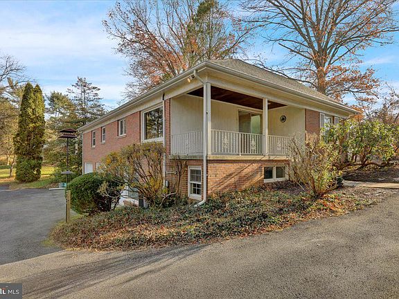5th image of 30 N Bausman Dr
