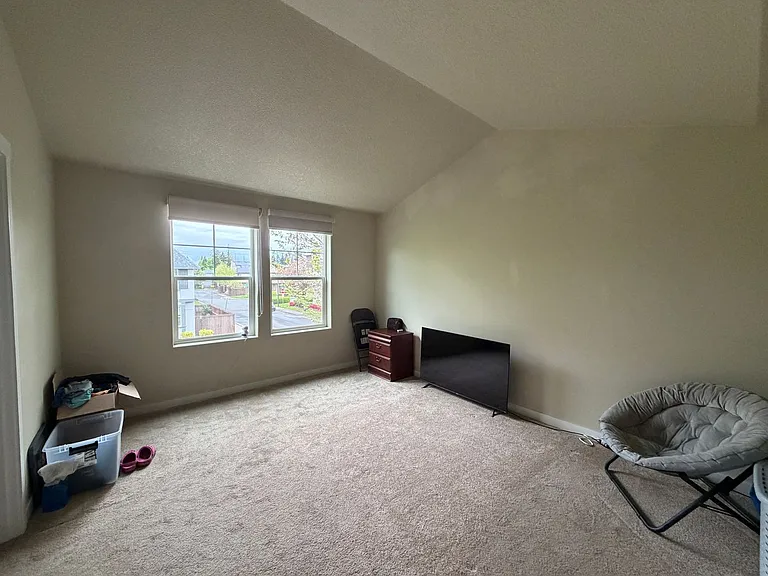 469 SW Mitchum Ter — Photo 4