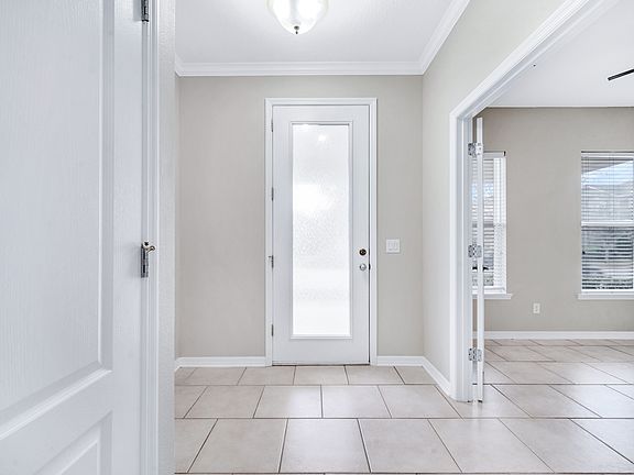 4th image of 8161 Laureate Blvd