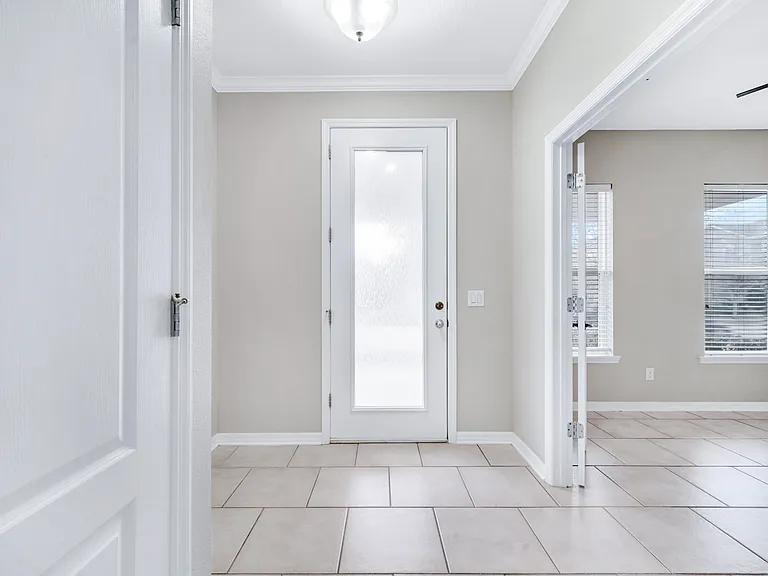 8161 Laureate Blvd — Photo 4