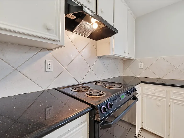 8646 Maplecrest Dr — Photo 18