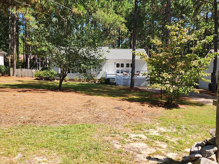 435 Sandhills Cir — Photo 2