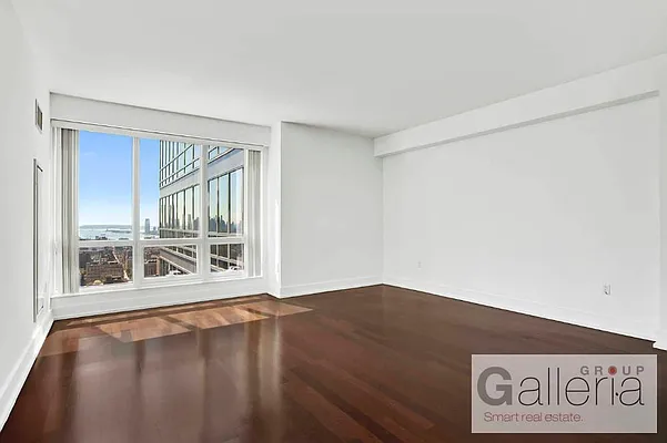Sold by Galleria | media 10