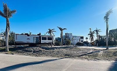 1st image of 909 San Carlos Dr