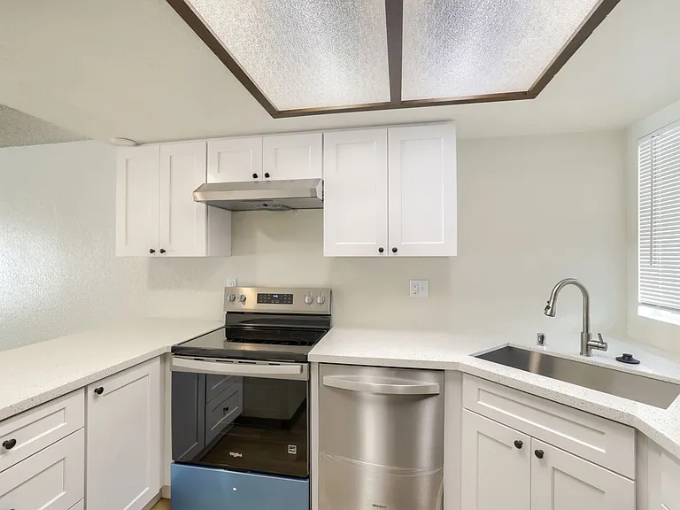 6911 Rainier Dr #7 — Photo 2