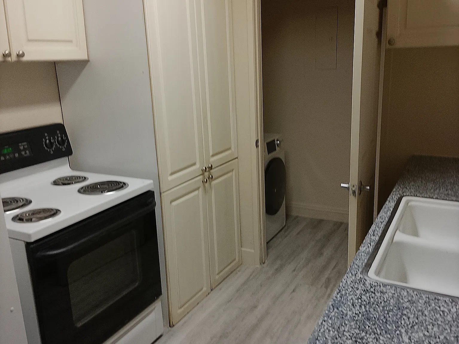 1 bed, 677 sqft, $2,200 — Photo 3