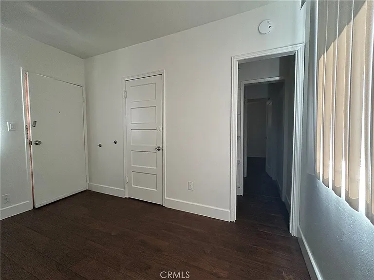 214 E Stocker St #B — Photo 6
