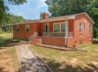 2765 Green Oaks Dr, Winston Salem, NC 27107