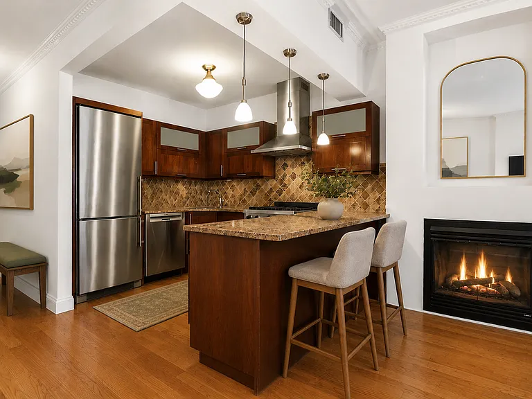 418 Henry St #2 — Photo 3