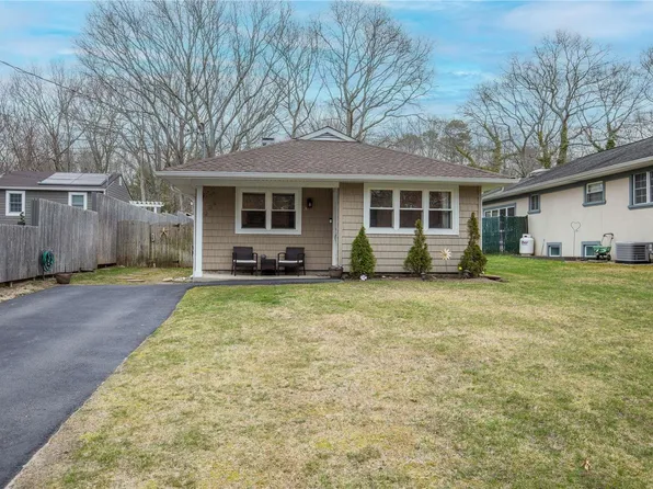 140 River Road, Shirley, NY 11967
