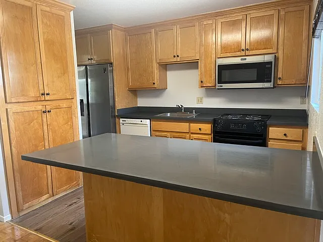 42854 Parkwood St — Photo 3