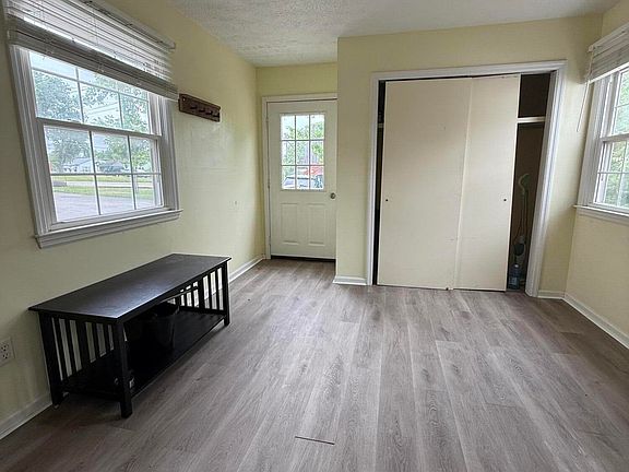 5th image of 636 Beaumont Ave