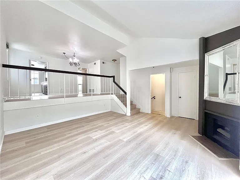 598 W Huntington Dr #C — Photo 4