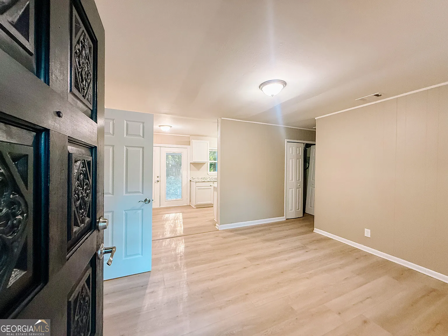 5 bed, 2.0 bath, 1248 sqft, $1,399 — Photo 2