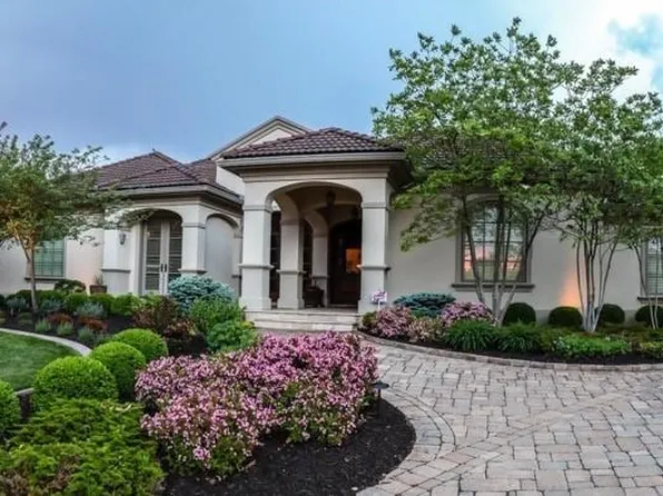6420 Bunker Hl, Parkville, MO 64152