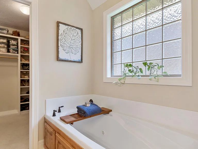 4332 E Ambrose Dr — Photo 27