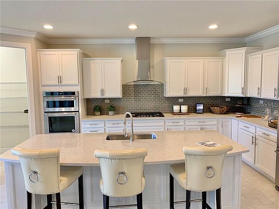 3rd image of 10884 Savona Way