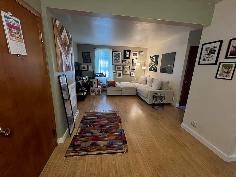 Living Room 13' x 10'