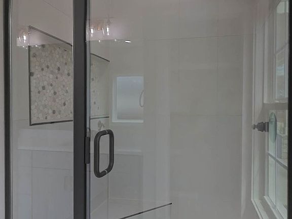 4th image of 5318 Lakeshore Rd