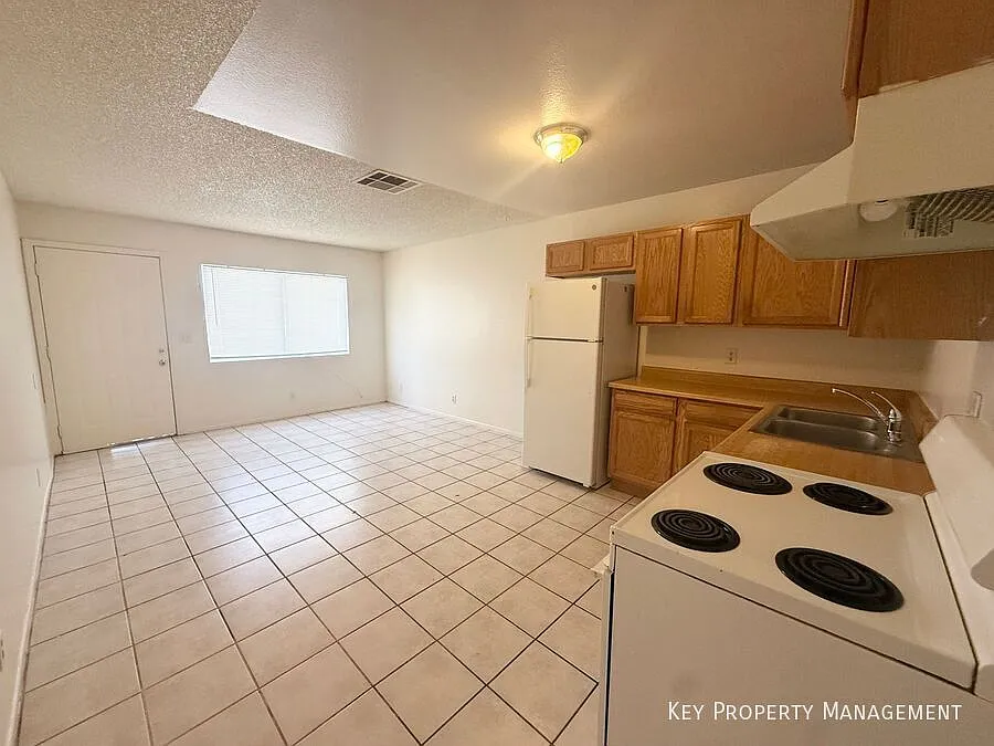 Two Weeks Free Rent! Cozy Single-Story 1 Bedroom with Ample Parking — Photo 3
