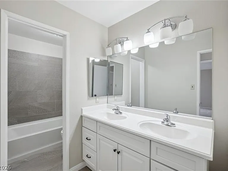 204 Breeze St — Photo 16