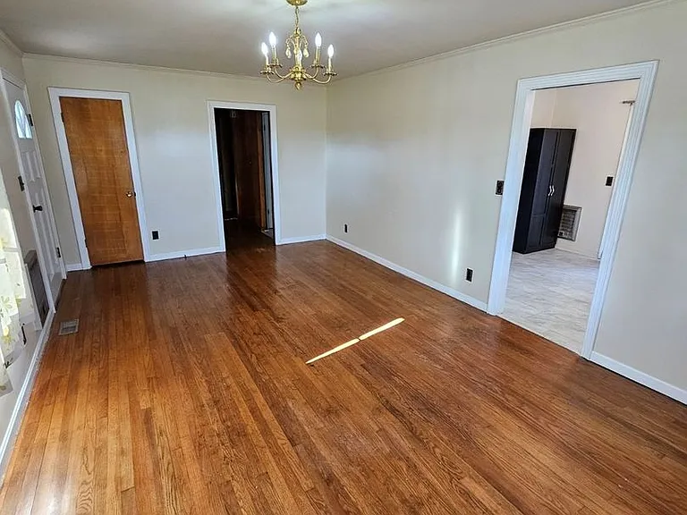 267 N Spring St — Photo 6