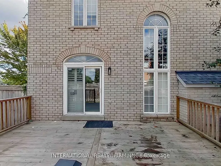 2 Dolce Cres — Photo 33