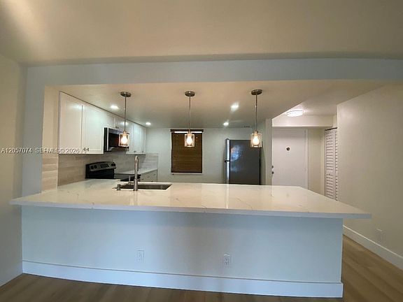 5th image of 401 SE 3rd St APT 405